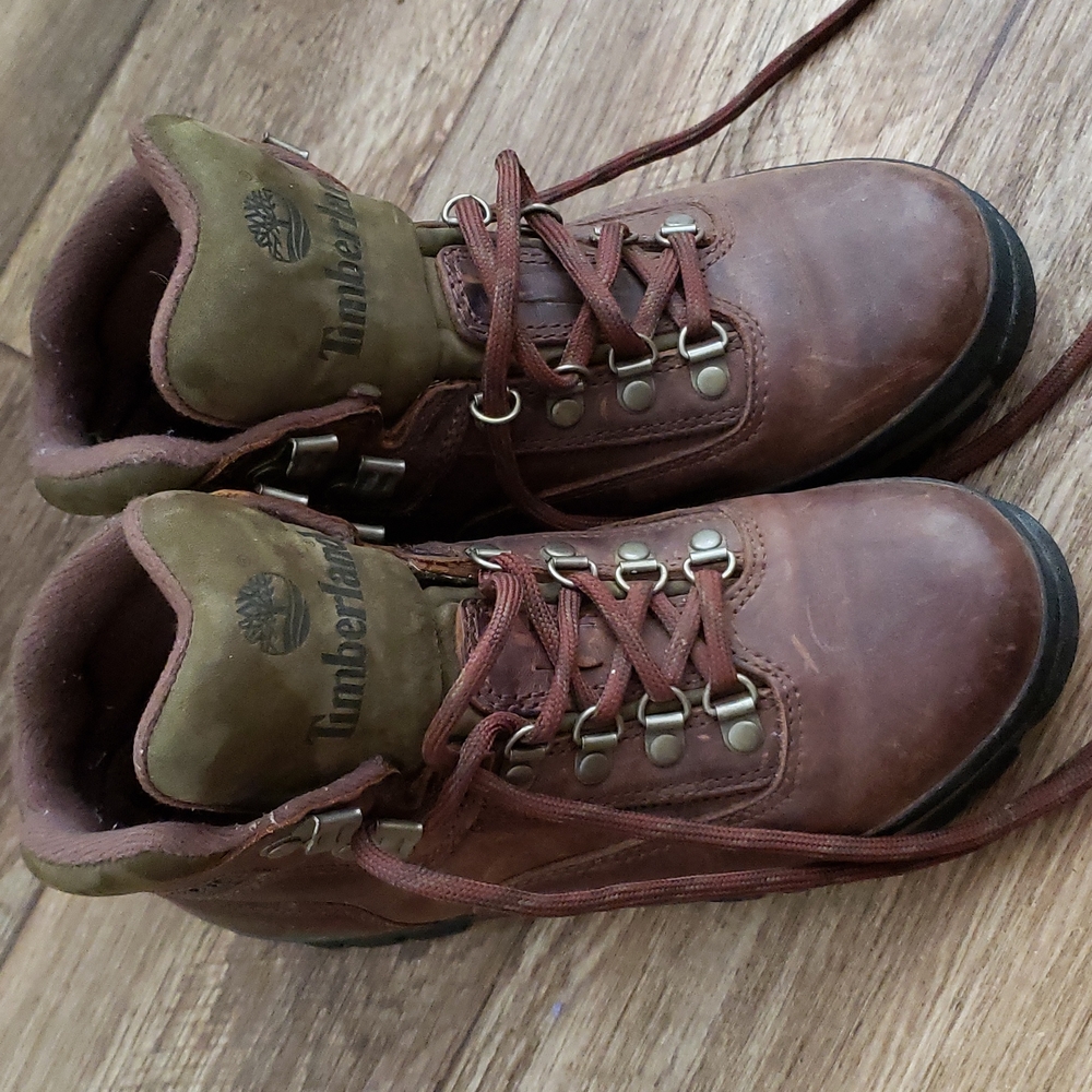 VINTAGE Timberland Woman Size 7.5